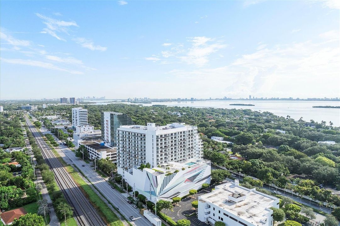 For Sale: $425,000 (1 beds, 1 baths, 730 Square Feet)