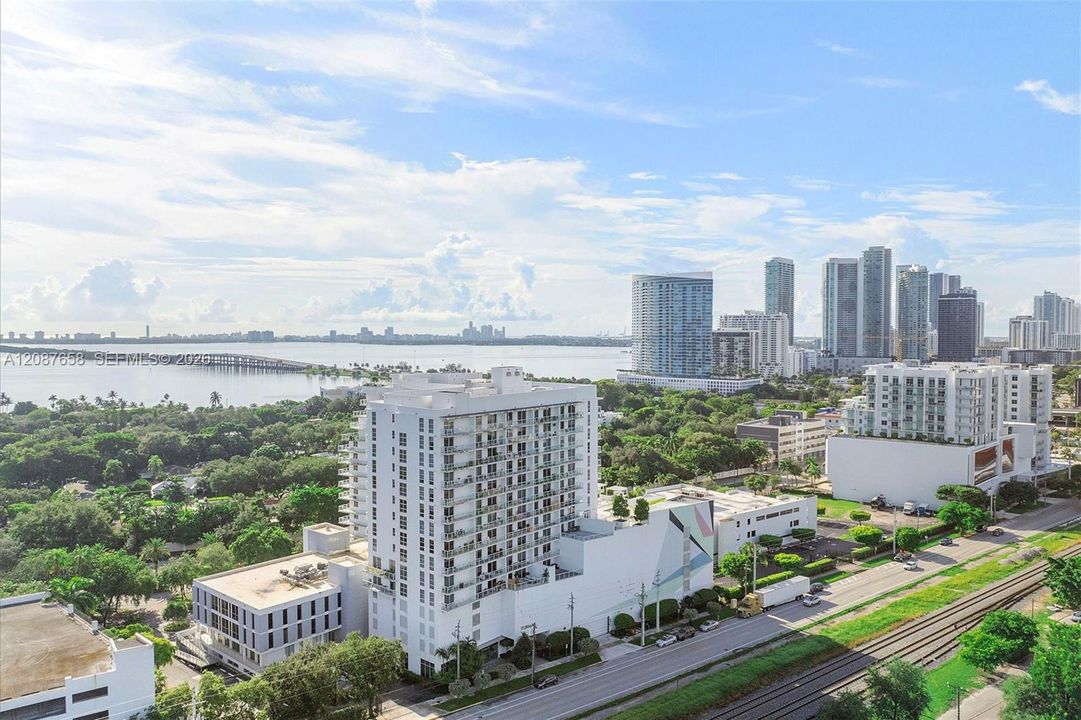 For Sale: $425,000 (1 beds, 1 baths, 730 Square Feet)