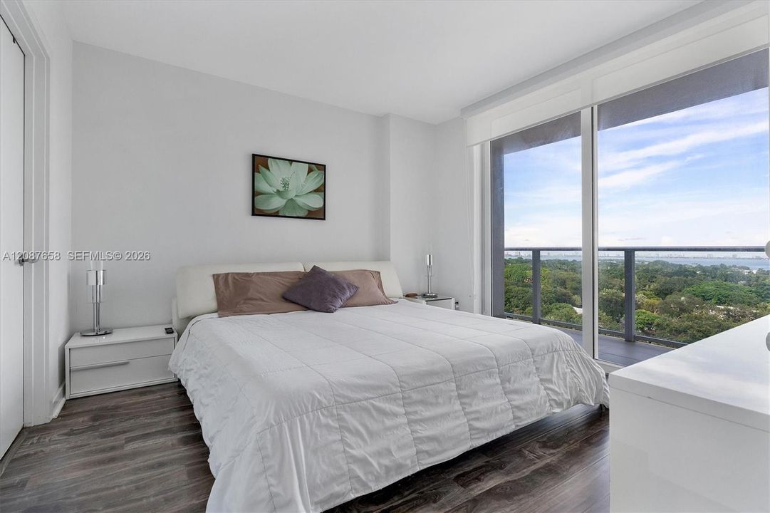 For Sale: $425,000 (1 beds, 1 baths, 730 Square Feet)