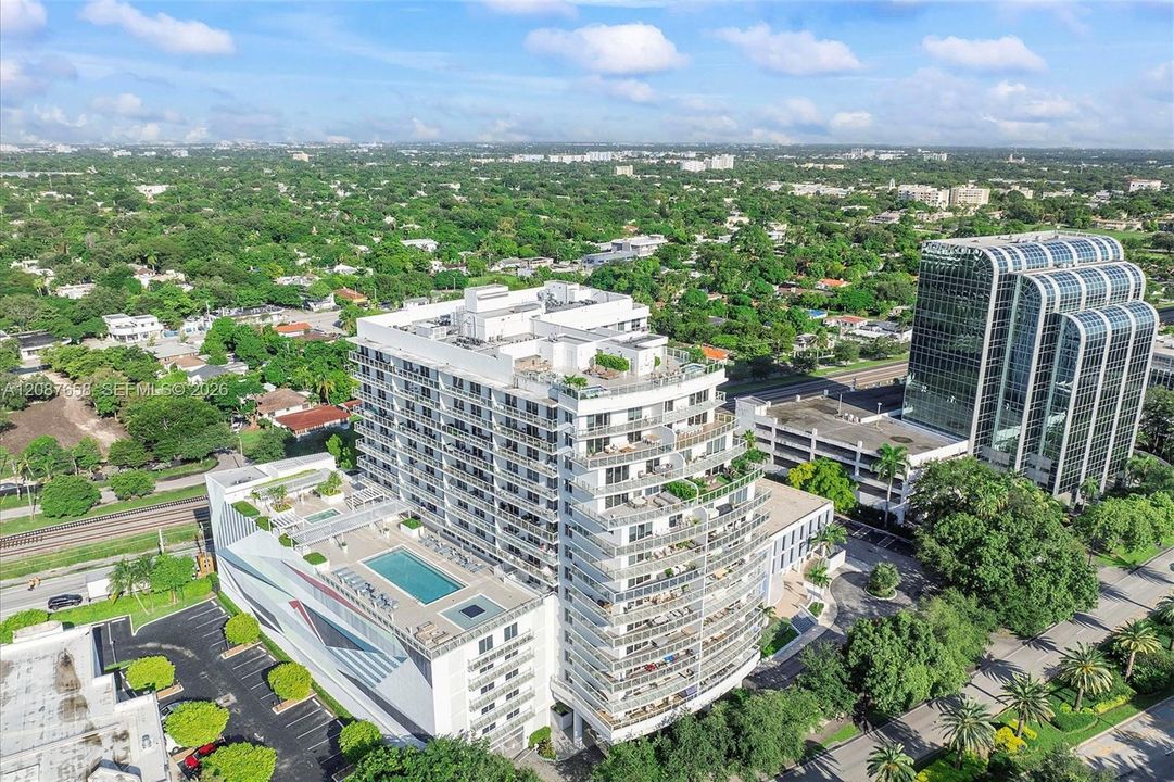 For Sale: $425,000 (1 beds, 1 baths, 730 Square Feet)