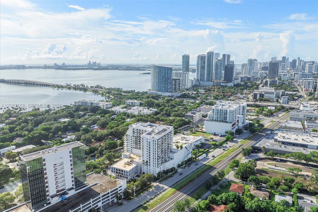 For Sale: $425,000 (1 beds, 1 baths, 730 Square Feet)