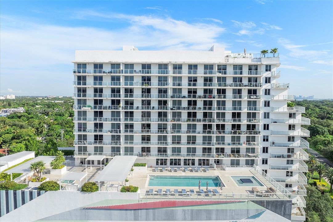 For Sale: $425,000 (1 beds, 1 baths, 730 Square Feet)