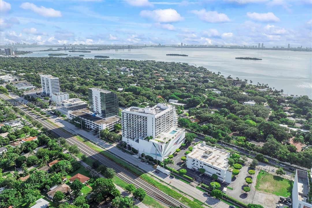 For Sale: $425,000 (1 beds, 1 baths, 730 Square Feet)