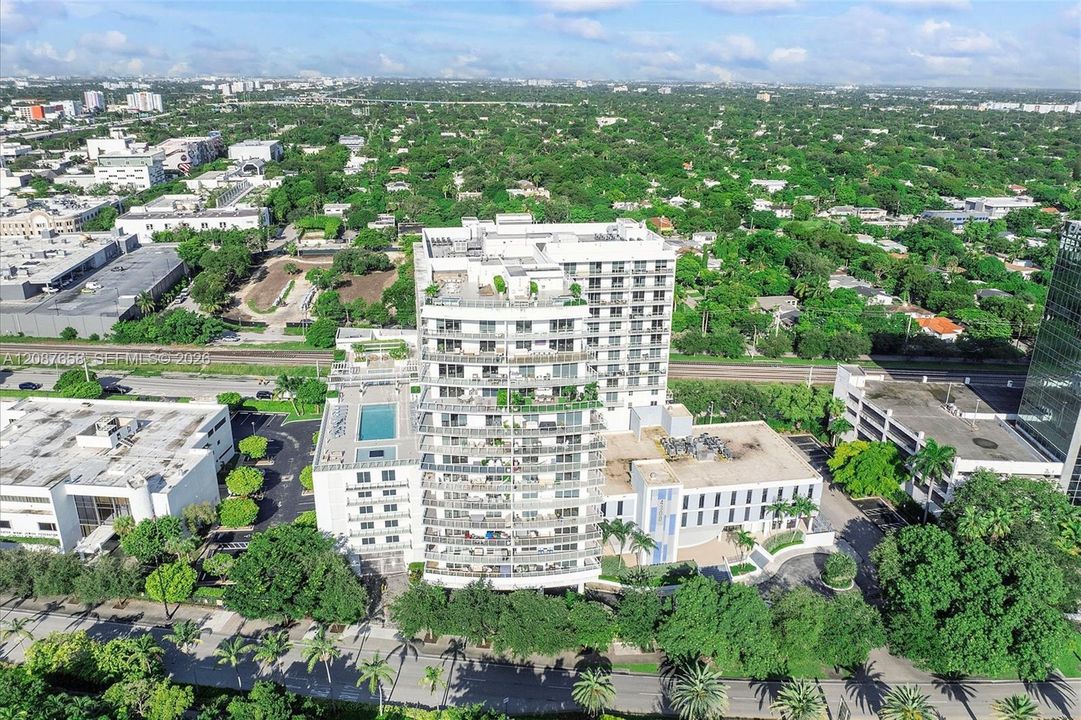 For Sale: $425,000 (1 beds, 1 baths, 730 Square Feet)