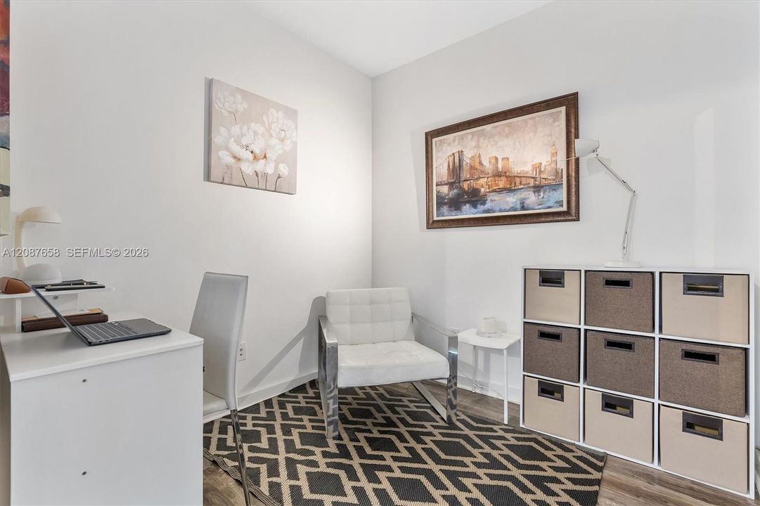 For Sale: $425,000 (1 beds, 1 baths, 730 Square Feet)