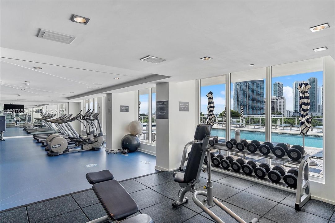For Sale: $425,000 (1 beds, 1 baths, 730 Square Feet)
