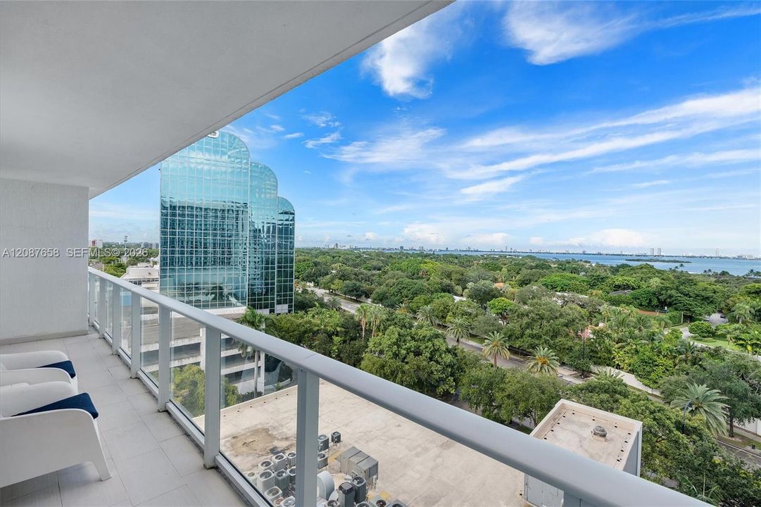 For Sale: $425,000 (1 beds, 1 baths, 730 Square Feet)