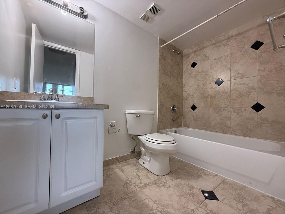 На продажу: $305,000 (2 спален, 2 ванн, 1089 Квадратных фут)