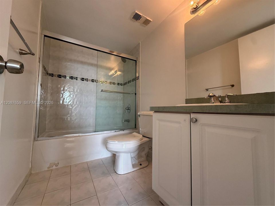For Sale: $305,000 (2 beds, 2 baths, 1089 Square Feet)