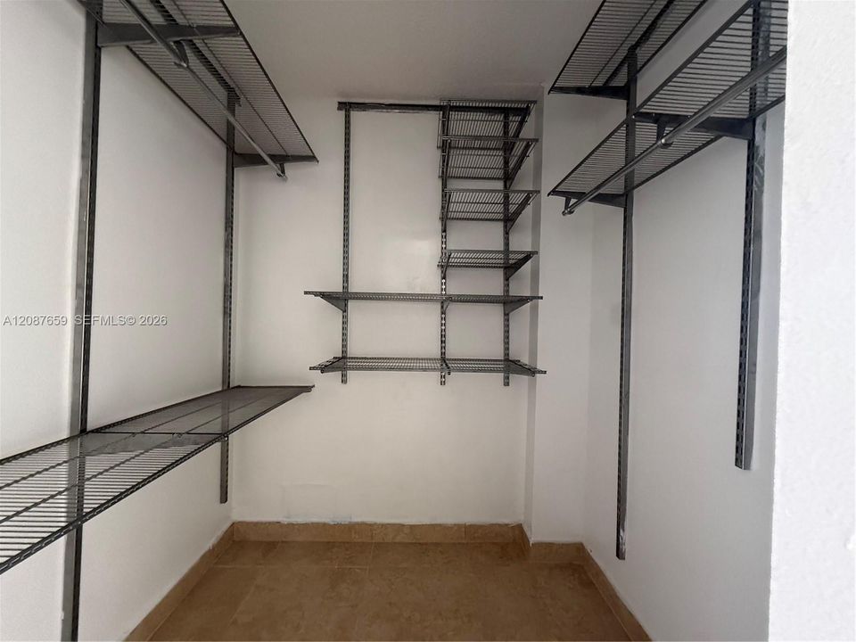 For Sale: $305,000 (2 beds, 2 baths, 1089 Square Feet)