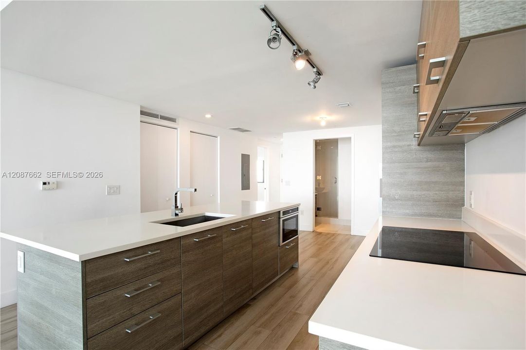 В аренду: $5,300 (1 спален, 2 ванн, 945 Квадратных фут)