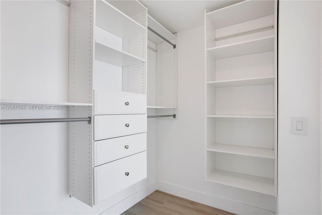 В аренду: $5,300 (1 спален, 2 ванн, 945 Квадратных фут)