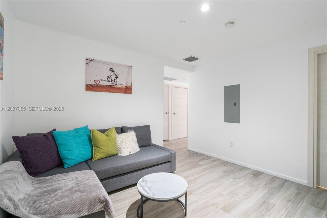 For Rent: $8,500 (3 beds, 4 baths, 1469 Square Feet)