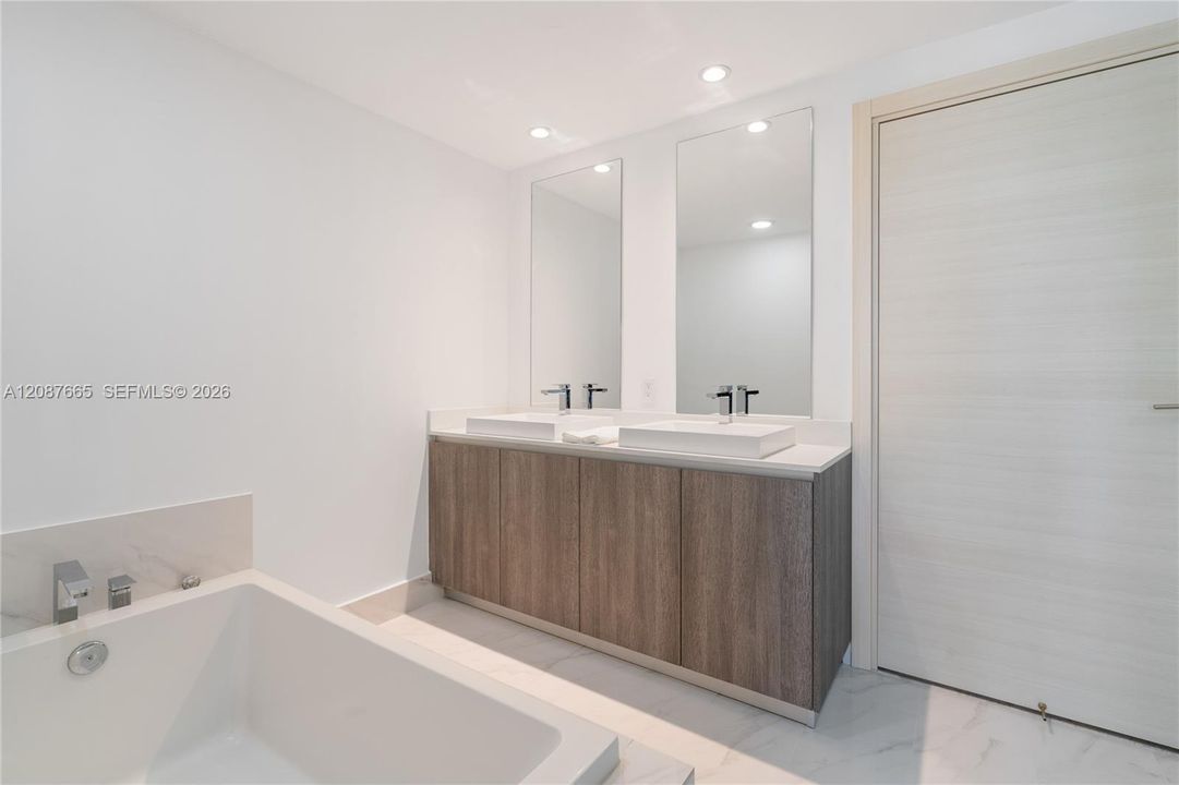 For Rent: $8,500 (3 beds, 4 baths, 1469 Square Feet)