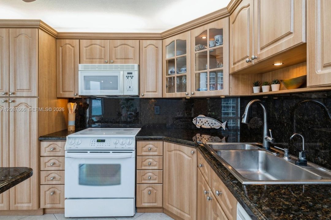 For Rent: $4,150 (1 beds, 2 baths, 1503 Square Feet)