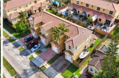 For Sale: $469,900 (4 beds, 3 baths, 1765 Square Feet)