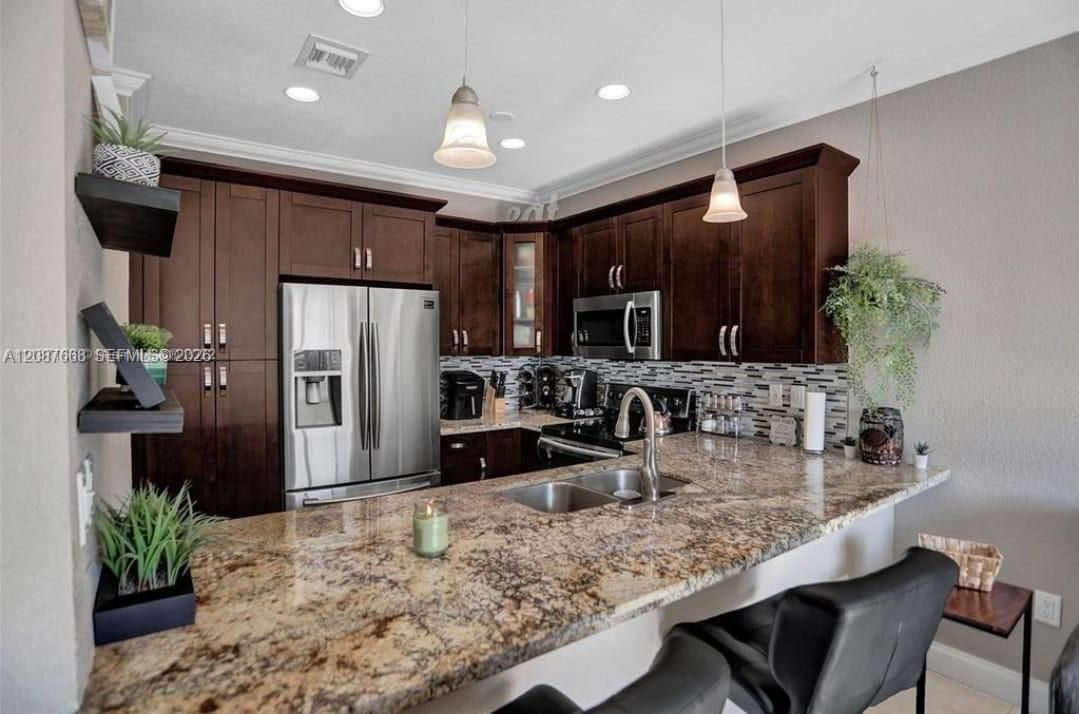 For Sale: $469,900 (4 beds, 3 baths, 1765 Square Feet)