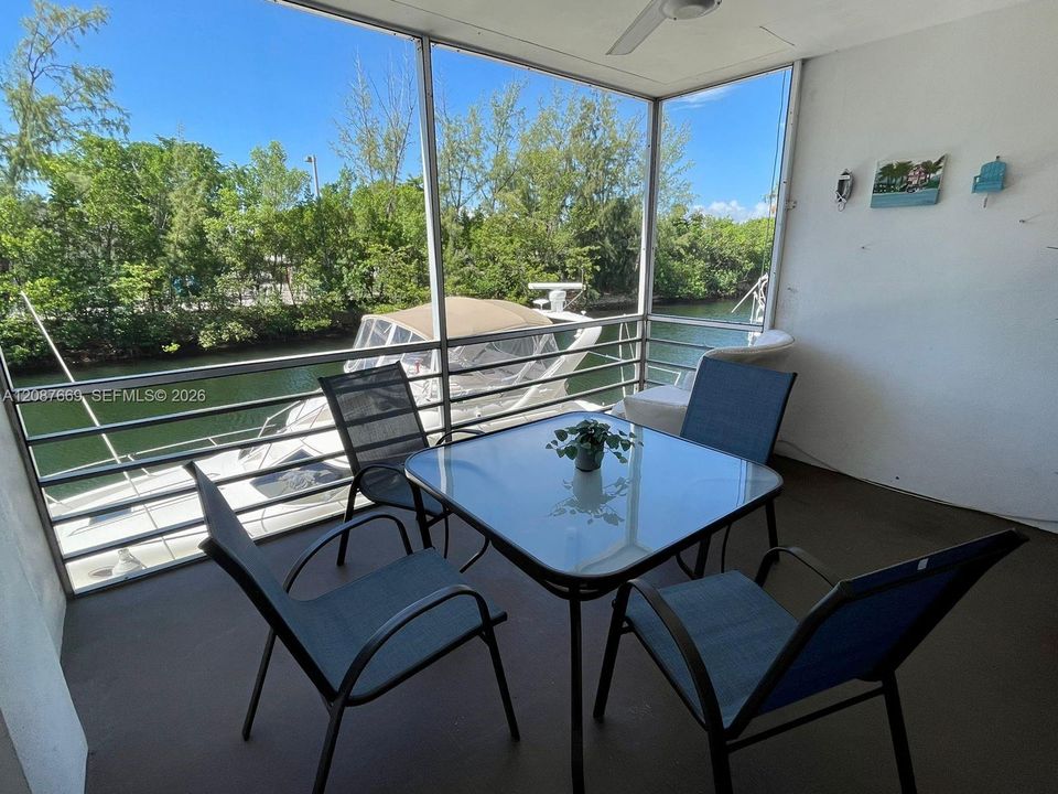 For Rent: $2,200 (2 beds, 2 baths, 1025 Square Feet)