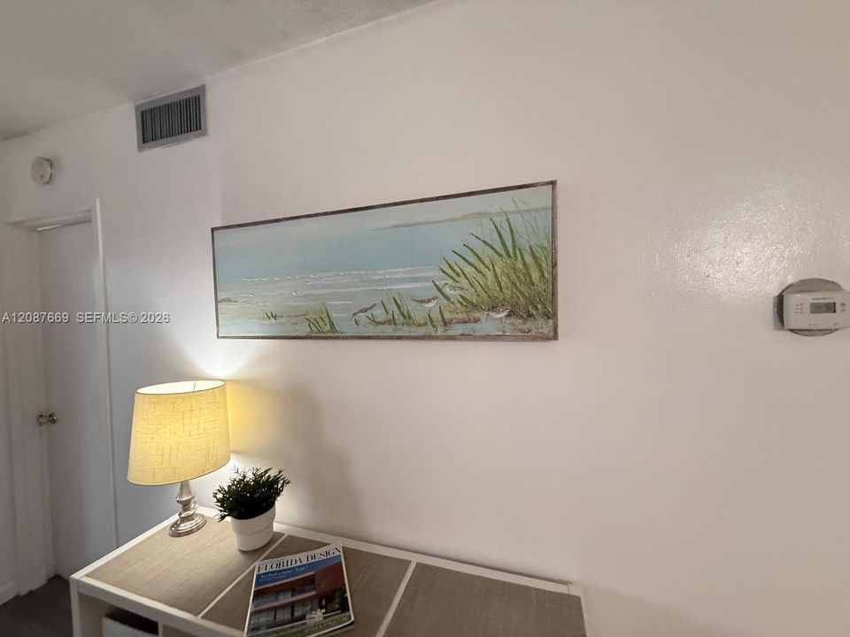 For Rent: $2,200 (2 beds, 2 baths, 1025 Square Feet)