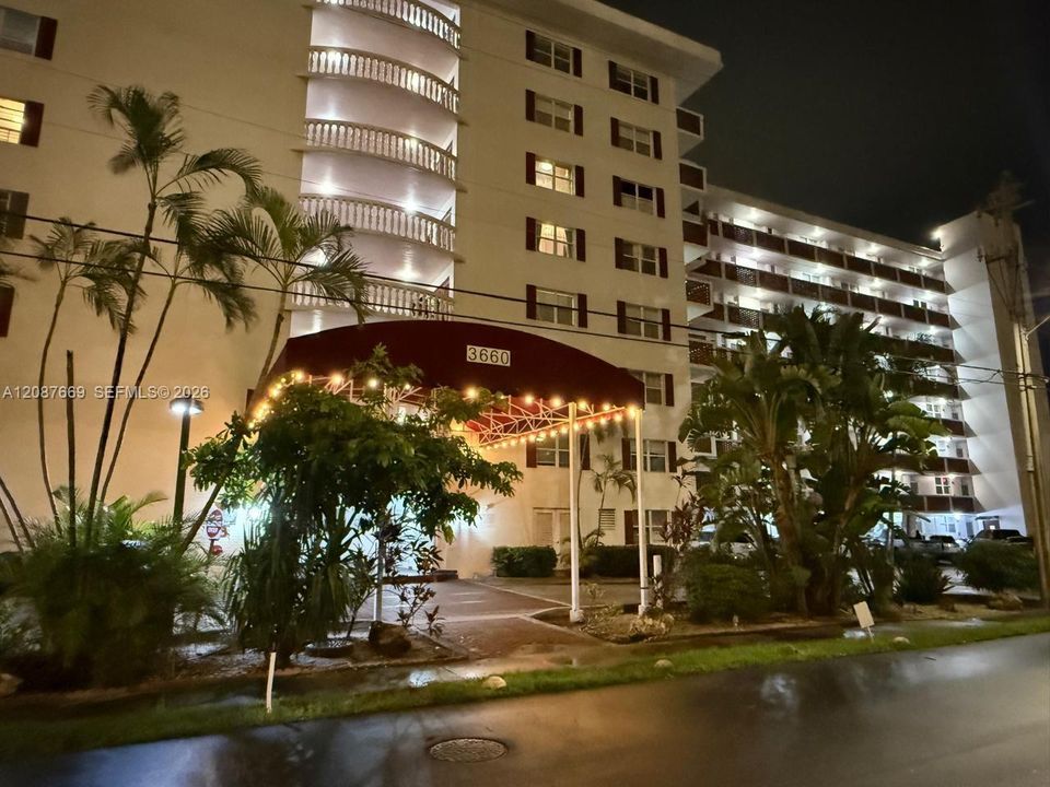 For Rent: $2,200 (2 beds, 2 baths, 1025 Square Feet)