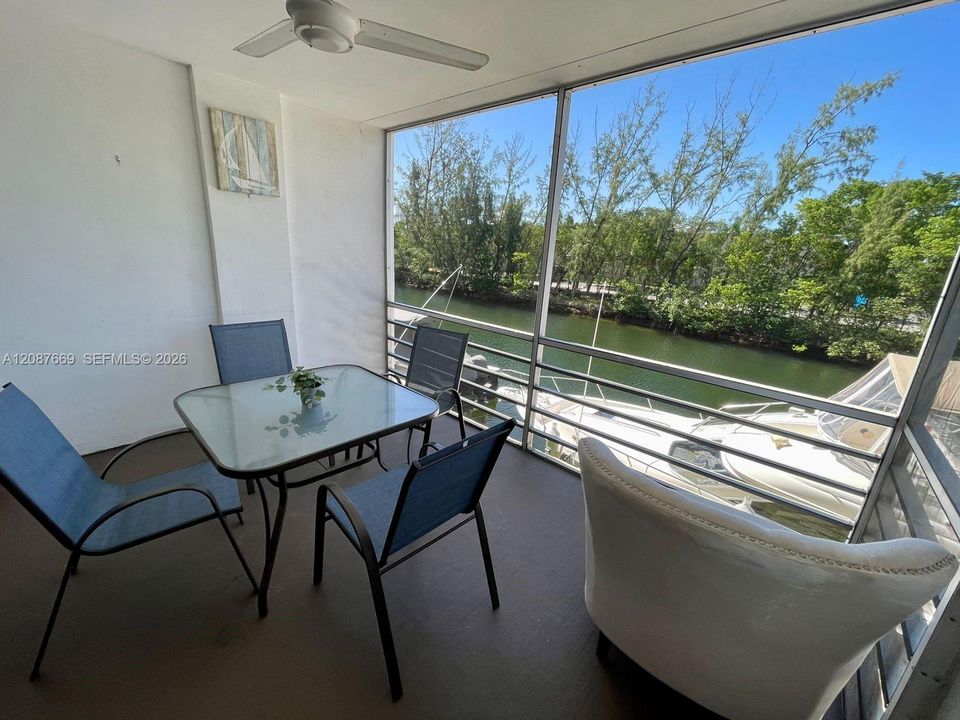For Rent: $2,200 (2 beds, 2 baths, 1025 Square Feet)