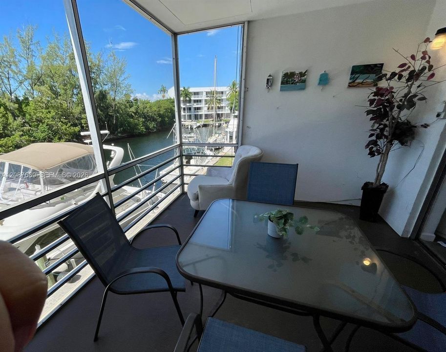For Rent: $2,200 (2 beds, 2 baths, 1025 Square Feet)