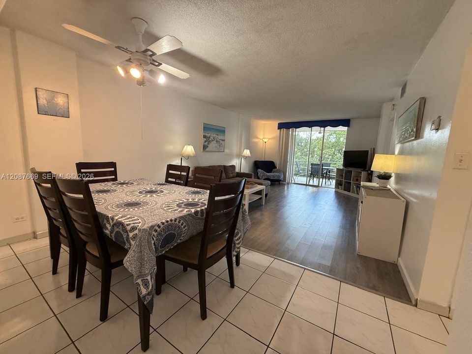 For Rent: $2,200 (2 beds, 2 baths, 1025 Square Feet)