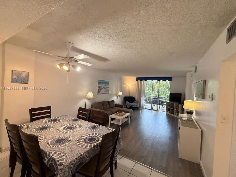 For Rent: $2,200 (2 beds, 2 baths, 1025 Square Feet)