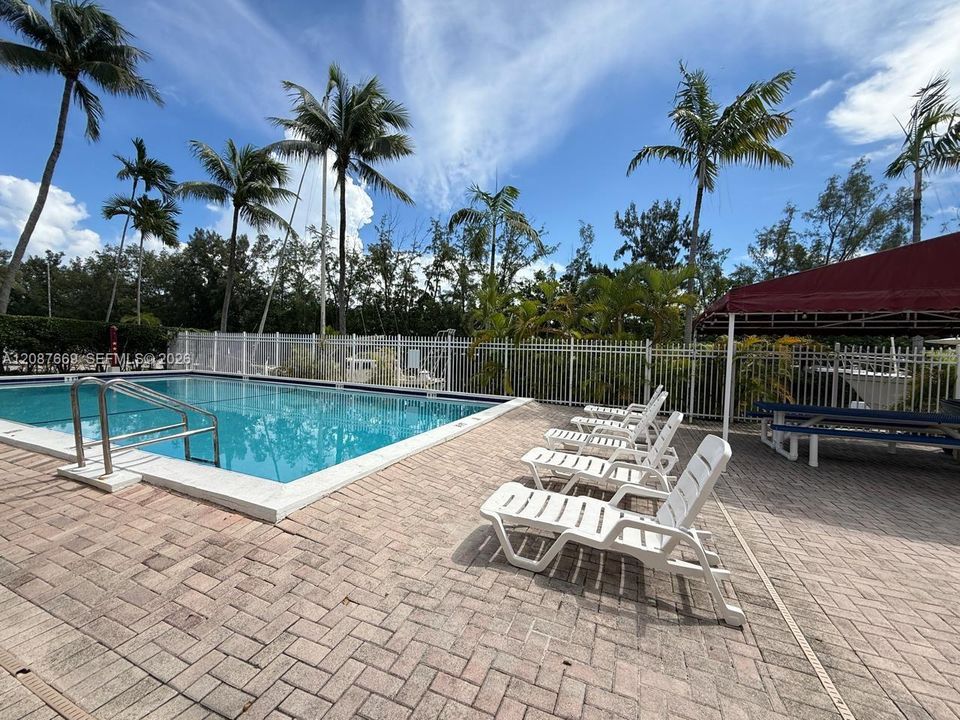 For Rent: $2,200 (2 beds, 2 baths, 1025 Square Feet)