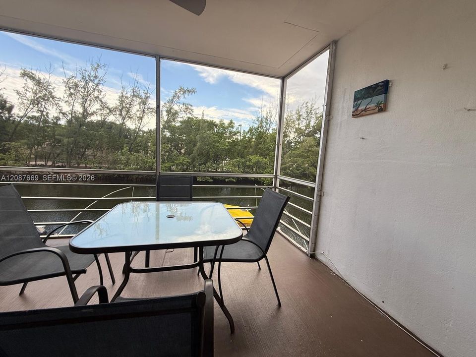 For Rent: $2,200 (2 beds, 2 baths, 1025 Square Feet)
