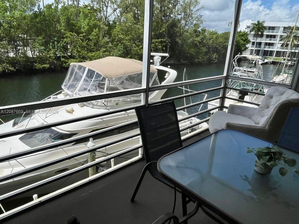 For Rent: $2,200 (2 beds, 2 baths, 1025 Square Feet)