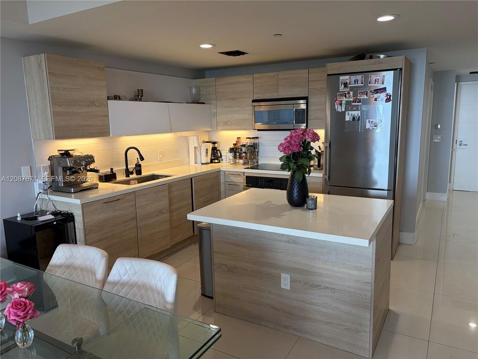 На продажу: $639,000 (2 спален, 2 ванн, 1122 Квадратных фут)
