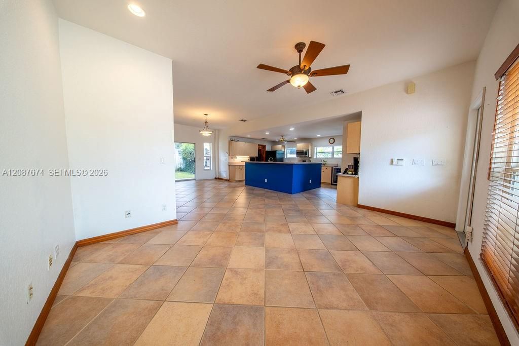 En Venta: $1,299,000 (4 camas, 3 baños, 2051 Pies cuadrados)