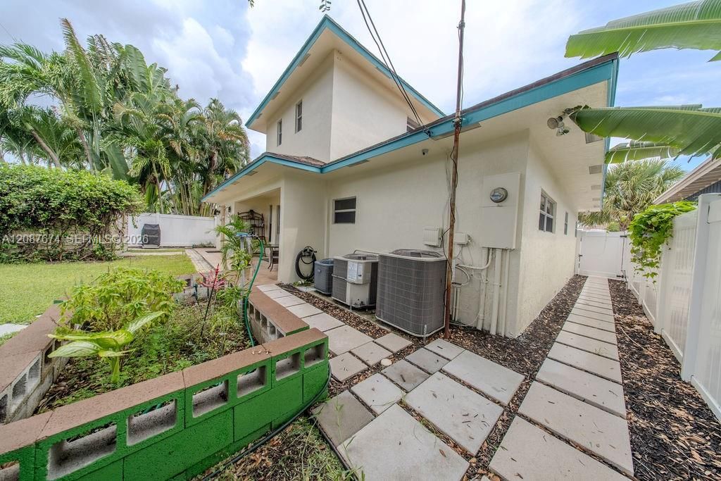 En Venta: $1,299,000 (4 camas, 3 baños, 2051 Pies cuadrados)