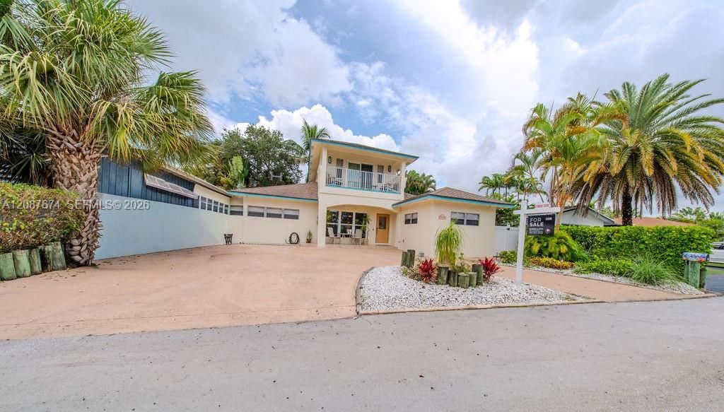 En Venta: $1,299,000 (4 camas, 3 baños, 2051 Pies cuadrados)
