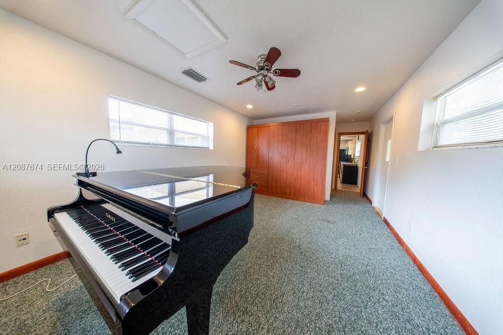 GARAGE CONVERTED WITH PRIVATE ENTRANCE (4TH ROOM)