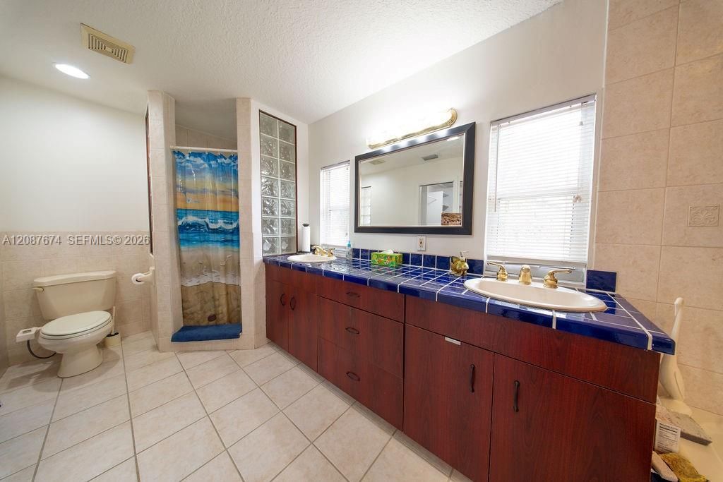 En Venta: $1,299,000 (4 camas, 3 baños, 2051 Pies cuadrados)