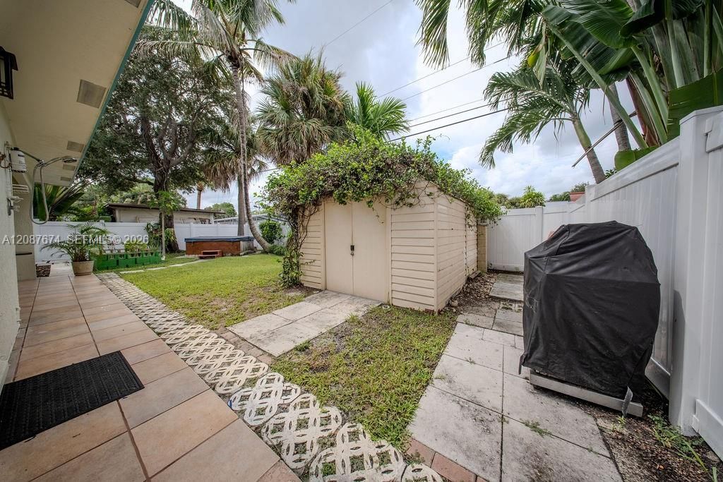 En Venta: $1,299,000 (4 camas, 3 baños, 2051 Pies cuadrados)