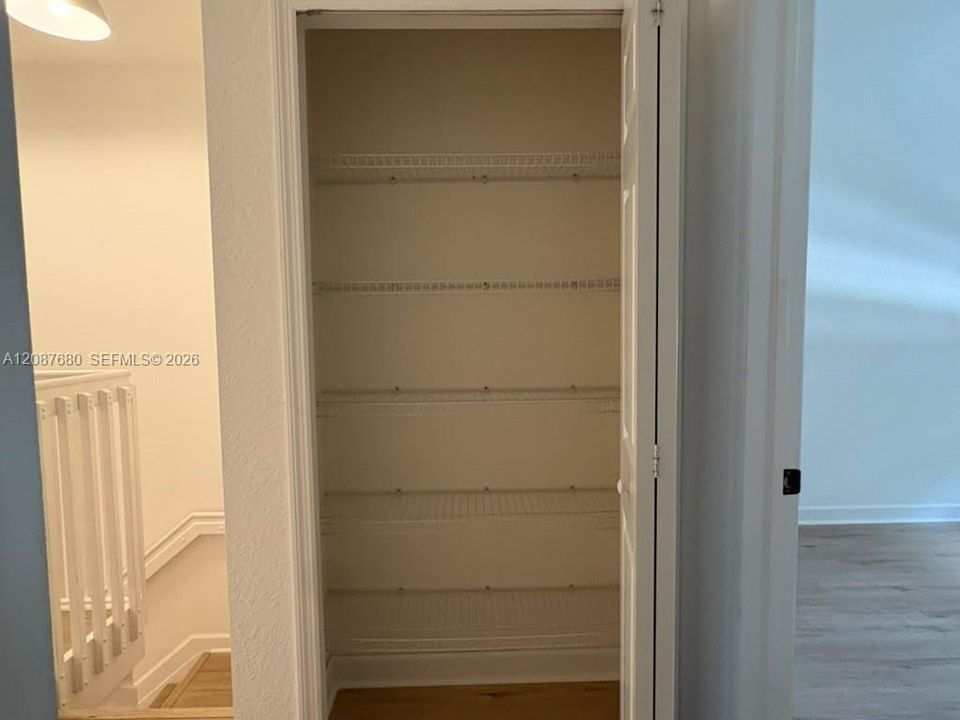 На продажу: $590,000 (4 спален, 2 ванн, 1894 Квадратных фут)