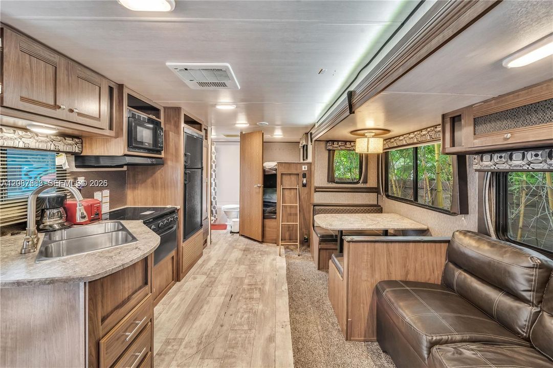 В аренду: $7,000 (4 спален, 2 ванн, 2470 Квадратных фут)