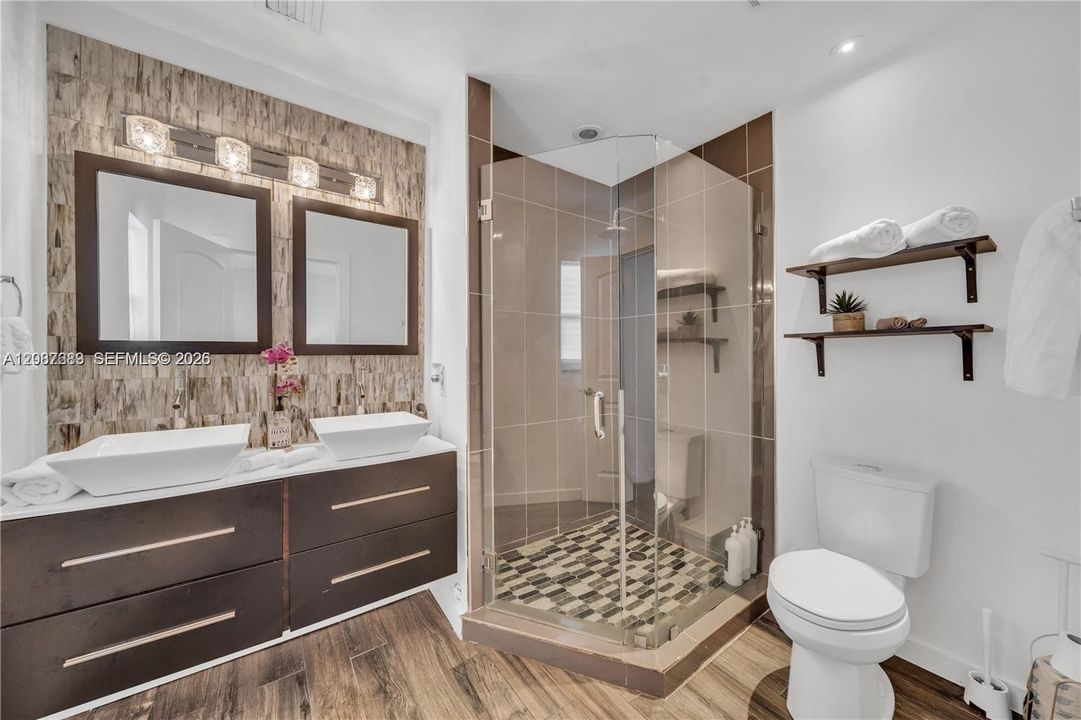 В аренду: $7,000 (4 спален, 2 ванн, 2470 Квадратных фут)