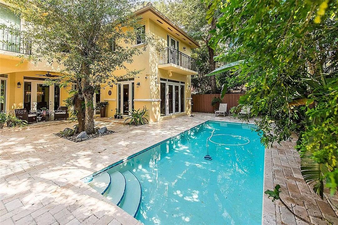 For Rent: $19,200 (5 beds, 5 baths, 3698 Square Feet)