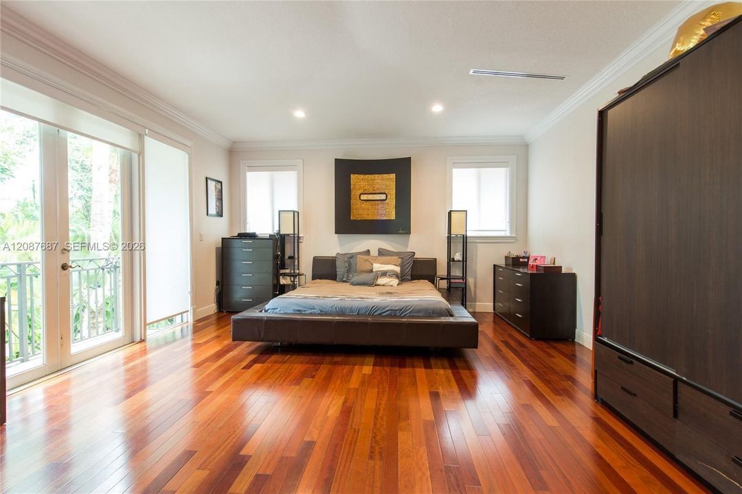 For Rent: $19,200 (5 beds, 5 baths, 3698 Square Feet)