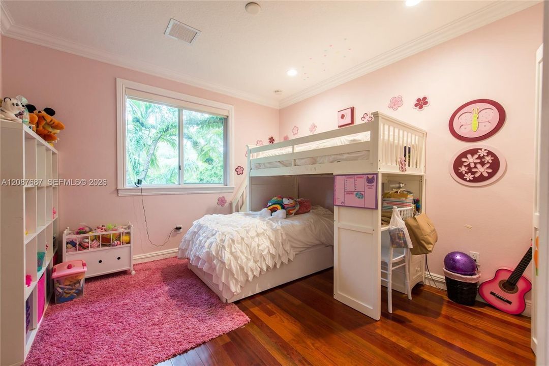 For Rent: $19,200 (5 beds, 5 baths, 3698 Square Feet)
