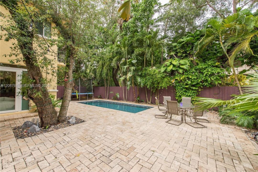 For Rent: $19,200 (5 beds, 5 baths, 3698 Square Feet)