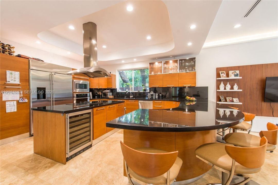 For Rent: $19,200 (5 beds, 5 baths, 3698 Square Feet)