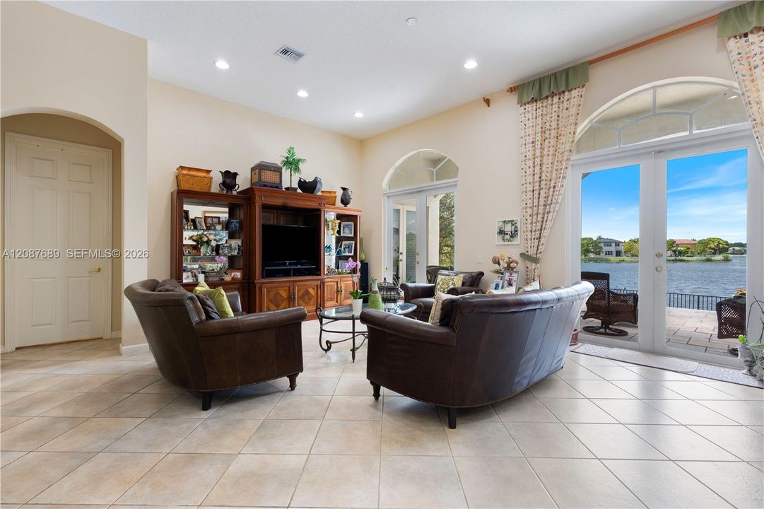 For Rent: $4,250 (4 beds, 3 baths, 2602 Square Feet)