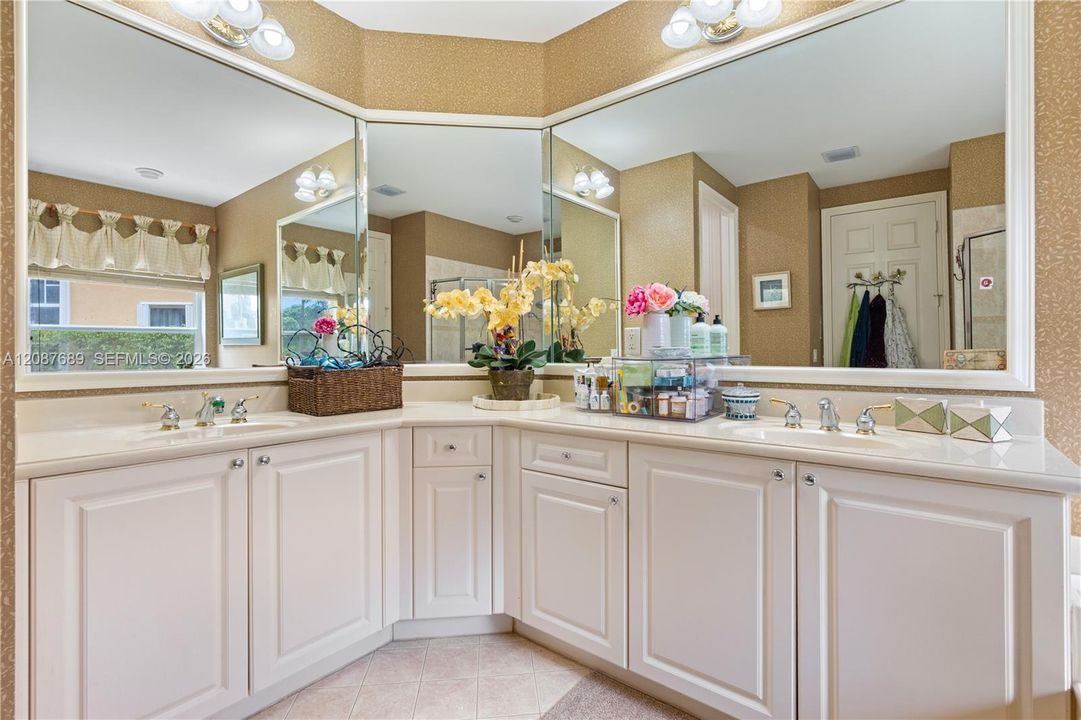 For Rent: $4,250 (4 beds, 3 baths, 2602 Square Feet)