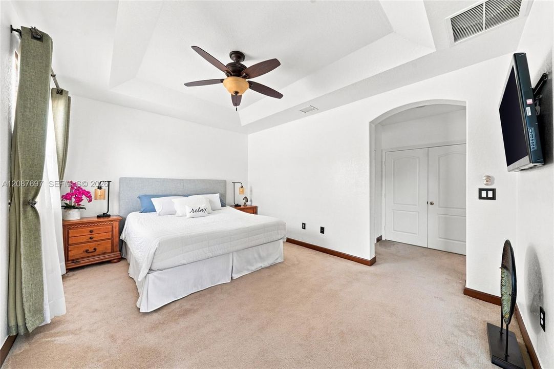 For Rent: $3,500 (4 beds, 3 baths, 1985 Square Feet)