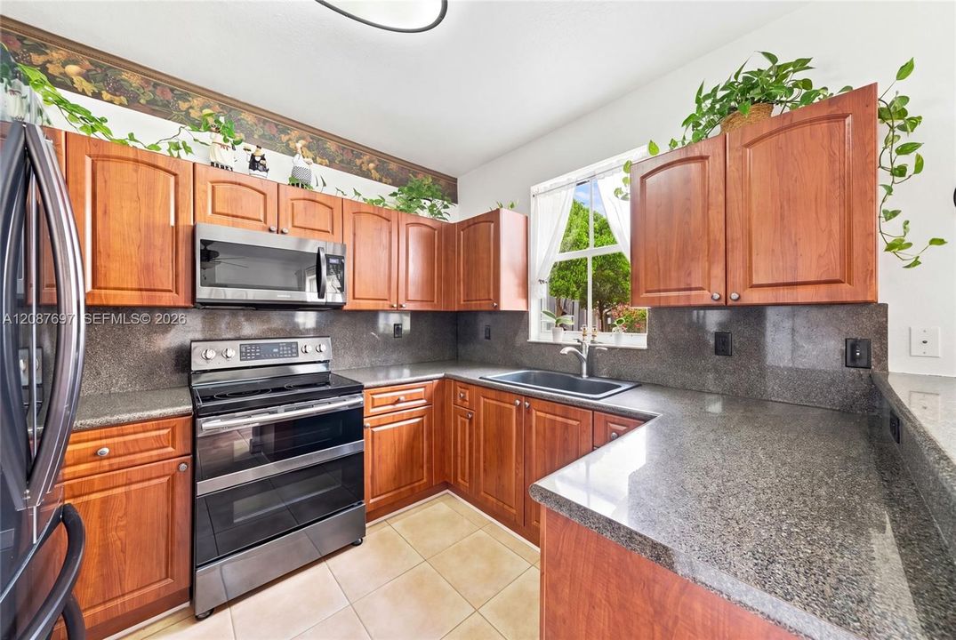 For Rent: $3,500 (4 beds, 3 baths, 1985 Square Feet)